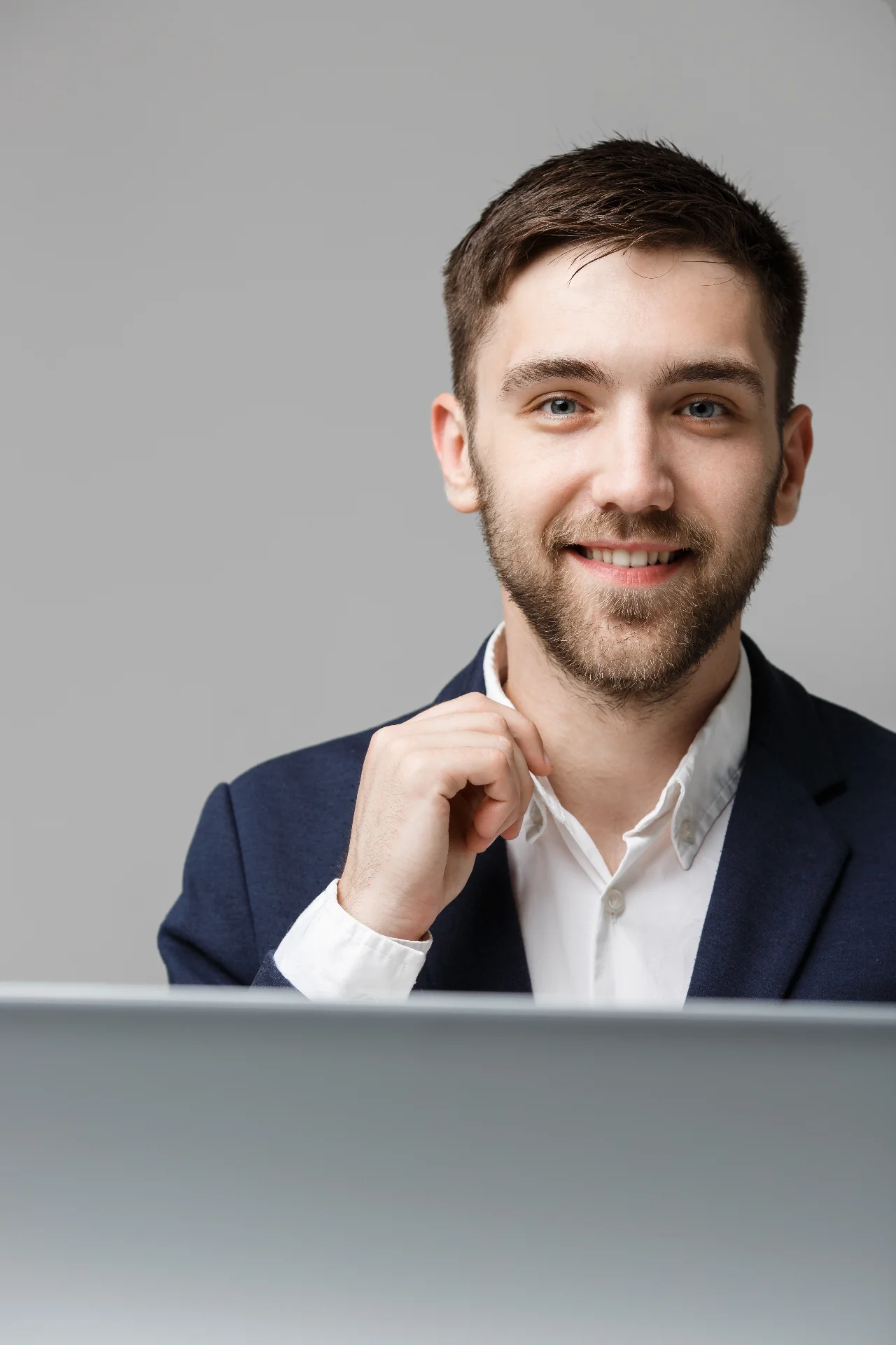 Gestor utilizando o SysEmpresa em seu escritório